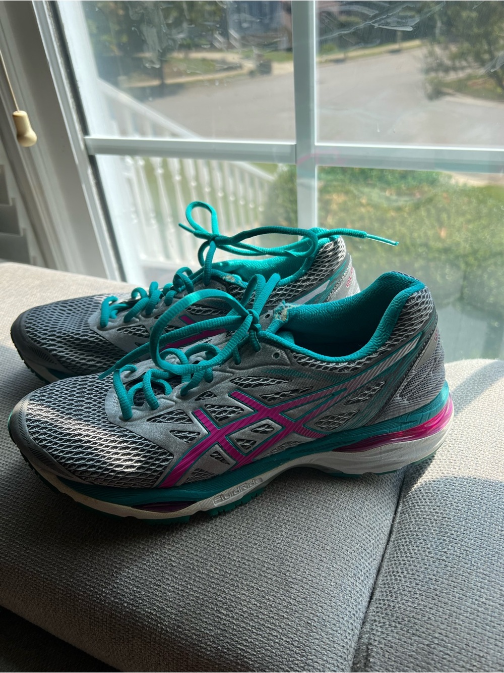 ASICS FluidRide Gel-Cumulus 18 Gray & Teal Running Shoes with Pink Accents